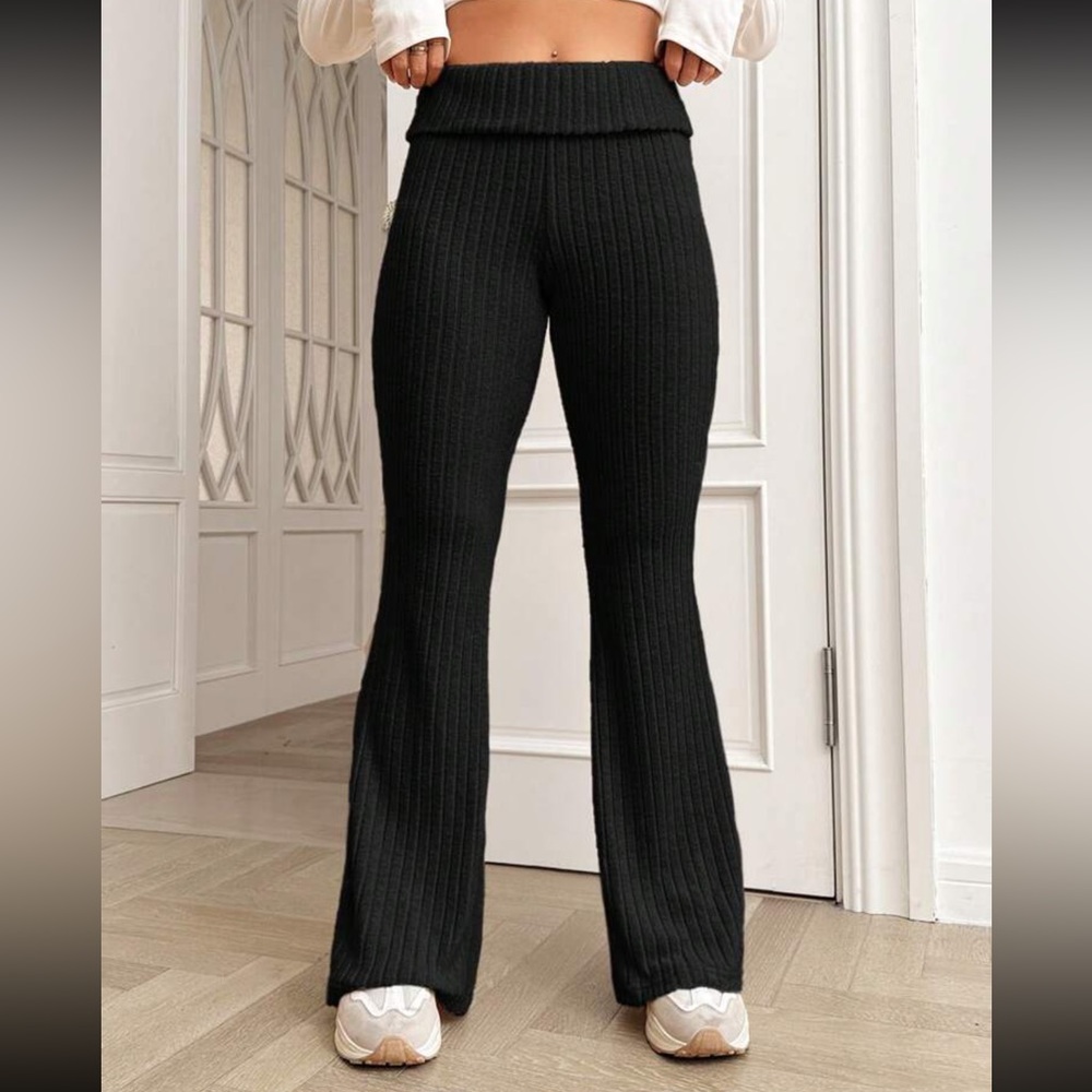 3/25$Black flared pants